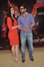 Saif Ali Khan and Kareena Kapoor promote Agent vinod in Kurla, Mumbai on 20th March 2012 (54).JPG